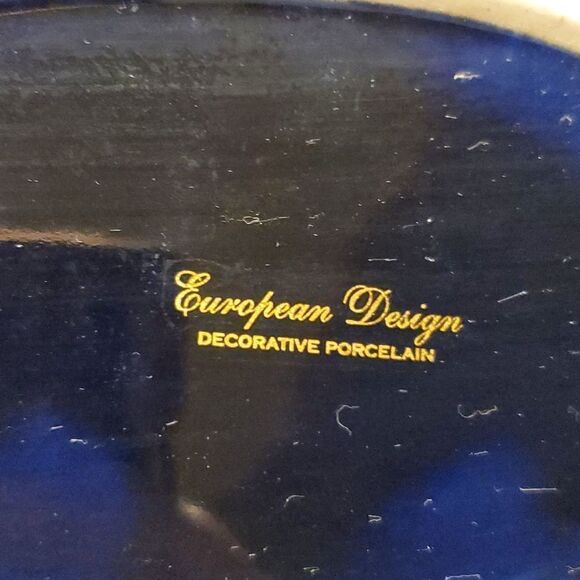 Vintage XL European Design Intricate Gold Leaf Porcelain Tray w/Handles - Picture 7 of 8